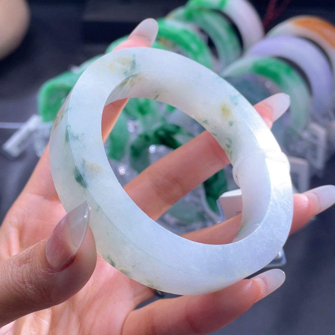 未镶嵌翡翠手镯定制翡翠