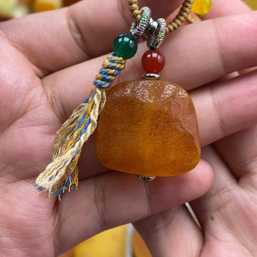 琥珀吊坠(赠链)未镶嵌