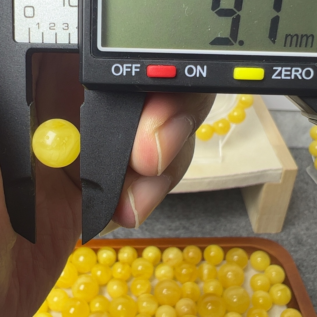 琥珀未镶嵌裸石微瑕单株048