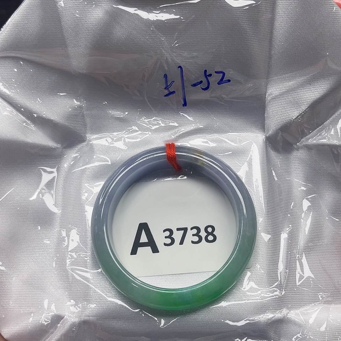 翡翠手镯未镶嵌多样性