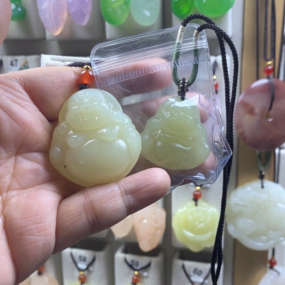 颈饰未镶嵌石英质玉（金丝玉）A****服