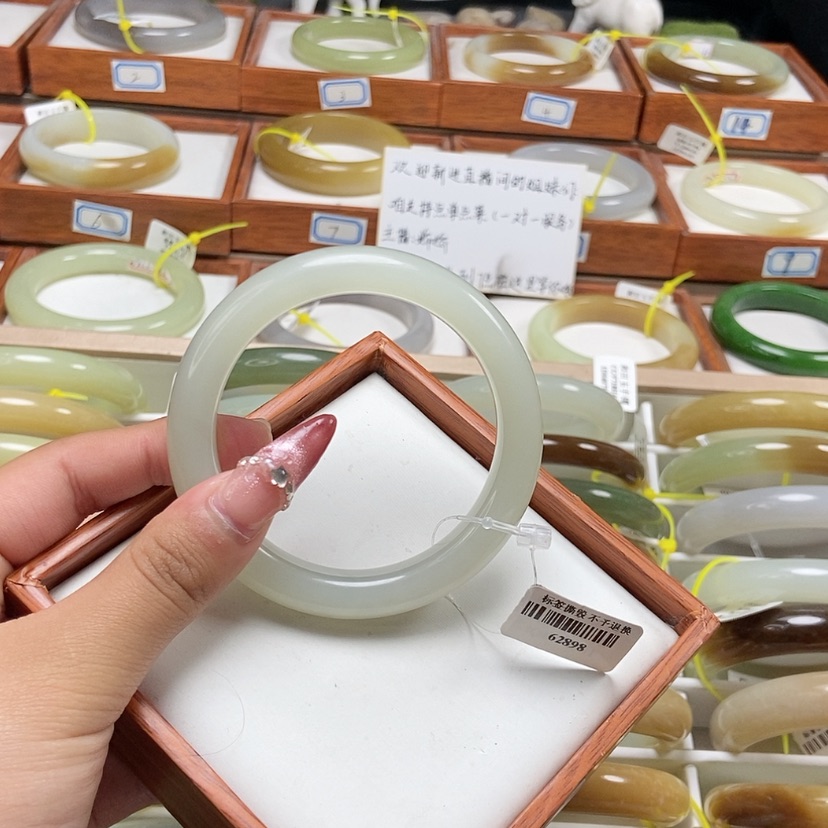 【闪购商品】和田玉手镯未镶嵌