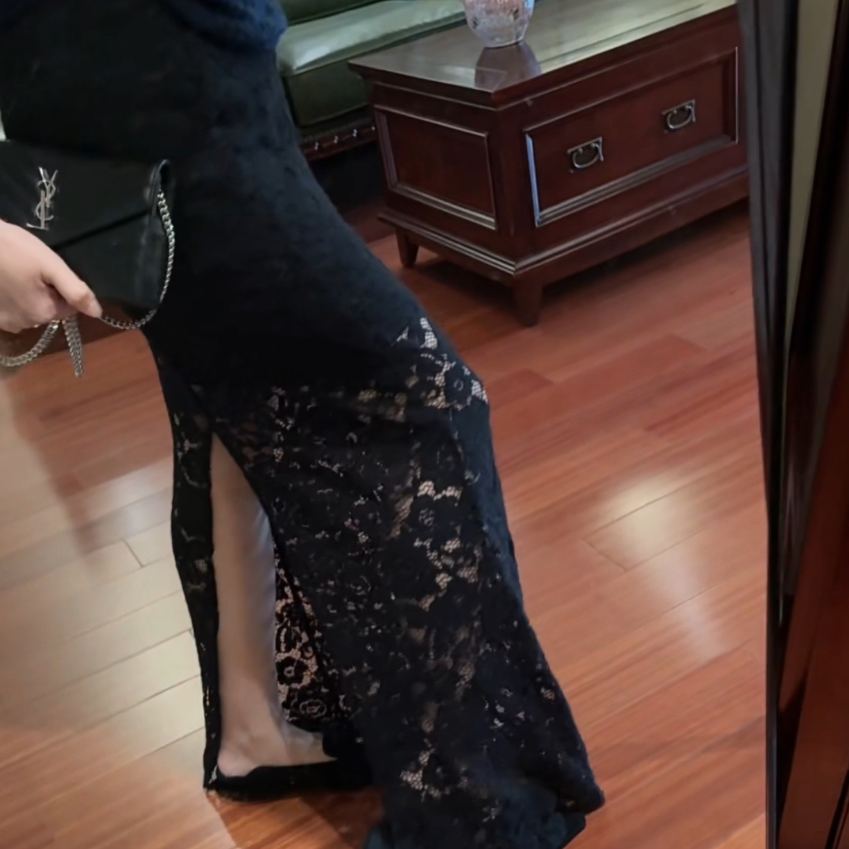 闪耀复古风黑色蕾丝休闲长半裙展现老钱松弛感