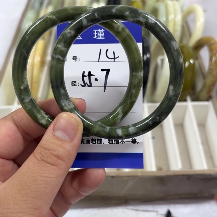 未镶嵌蛇纹石玉手镯