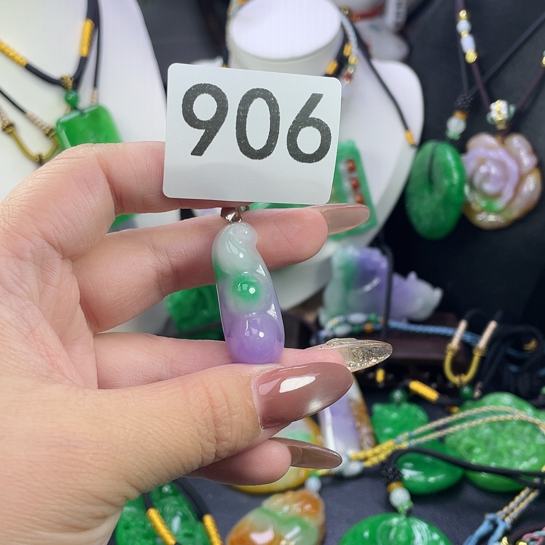 翡翠未镶嵌吊坠(赠链)