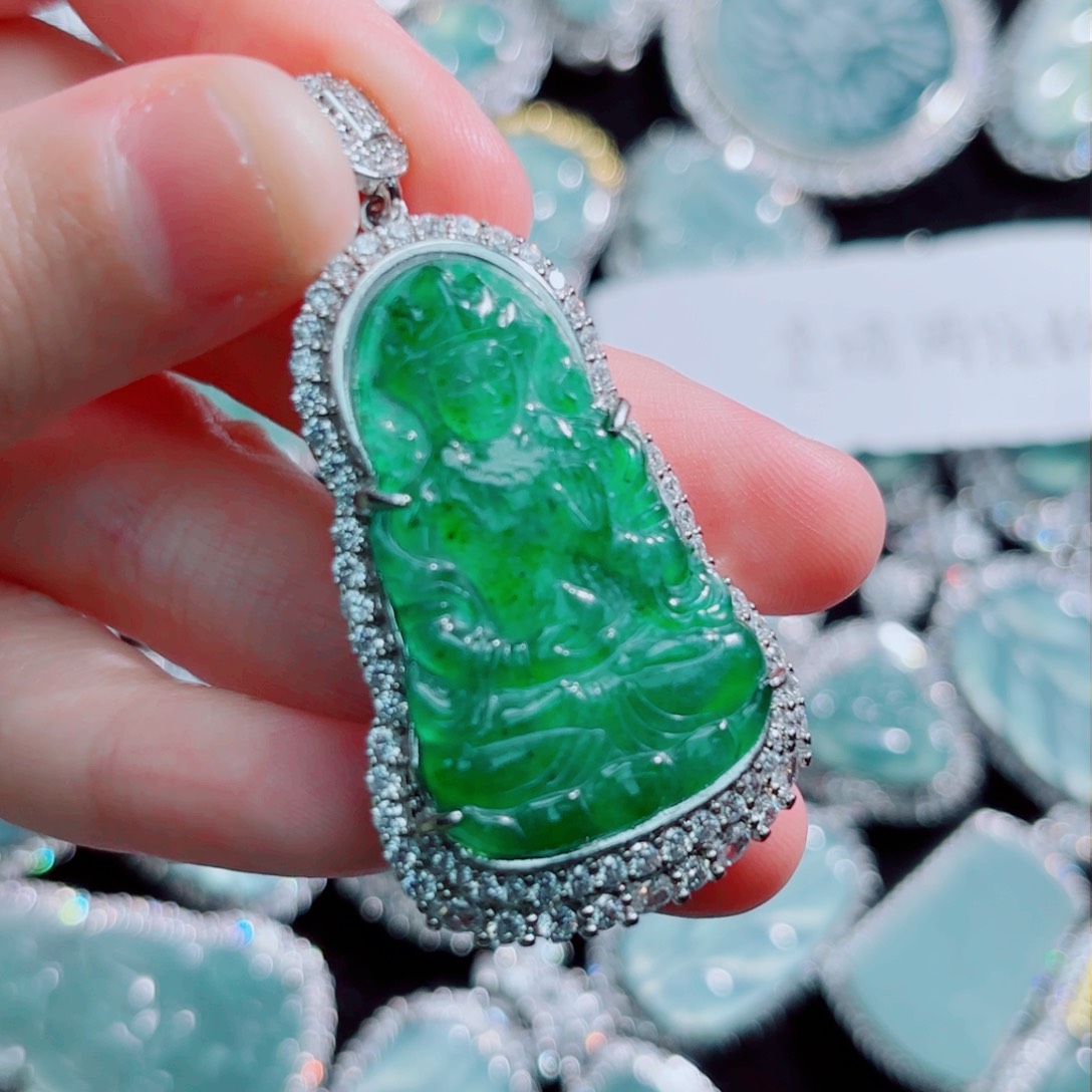 翡翠颈饰未镶嵌观音