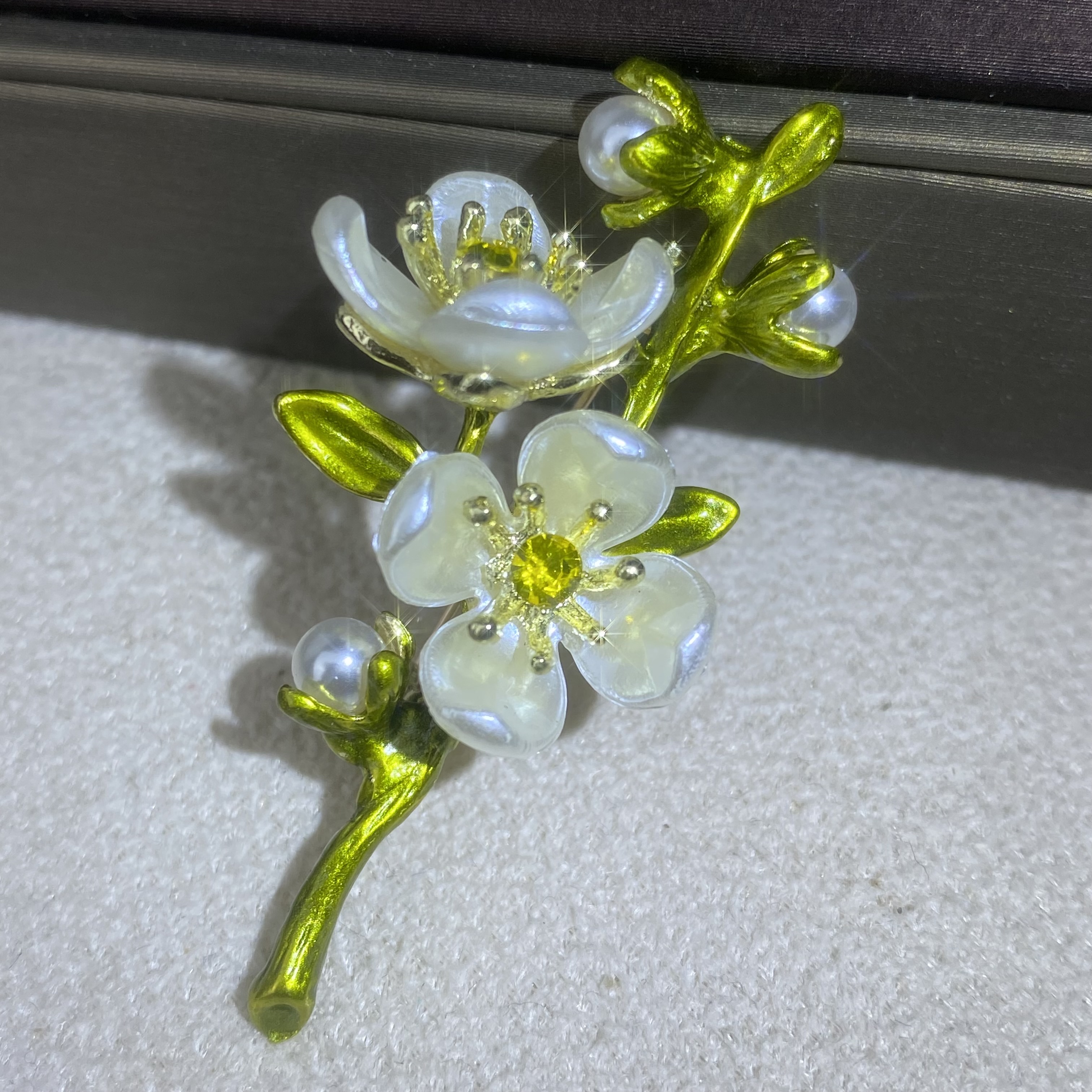 7440【胸针】轻奢精品白金色女士胸针