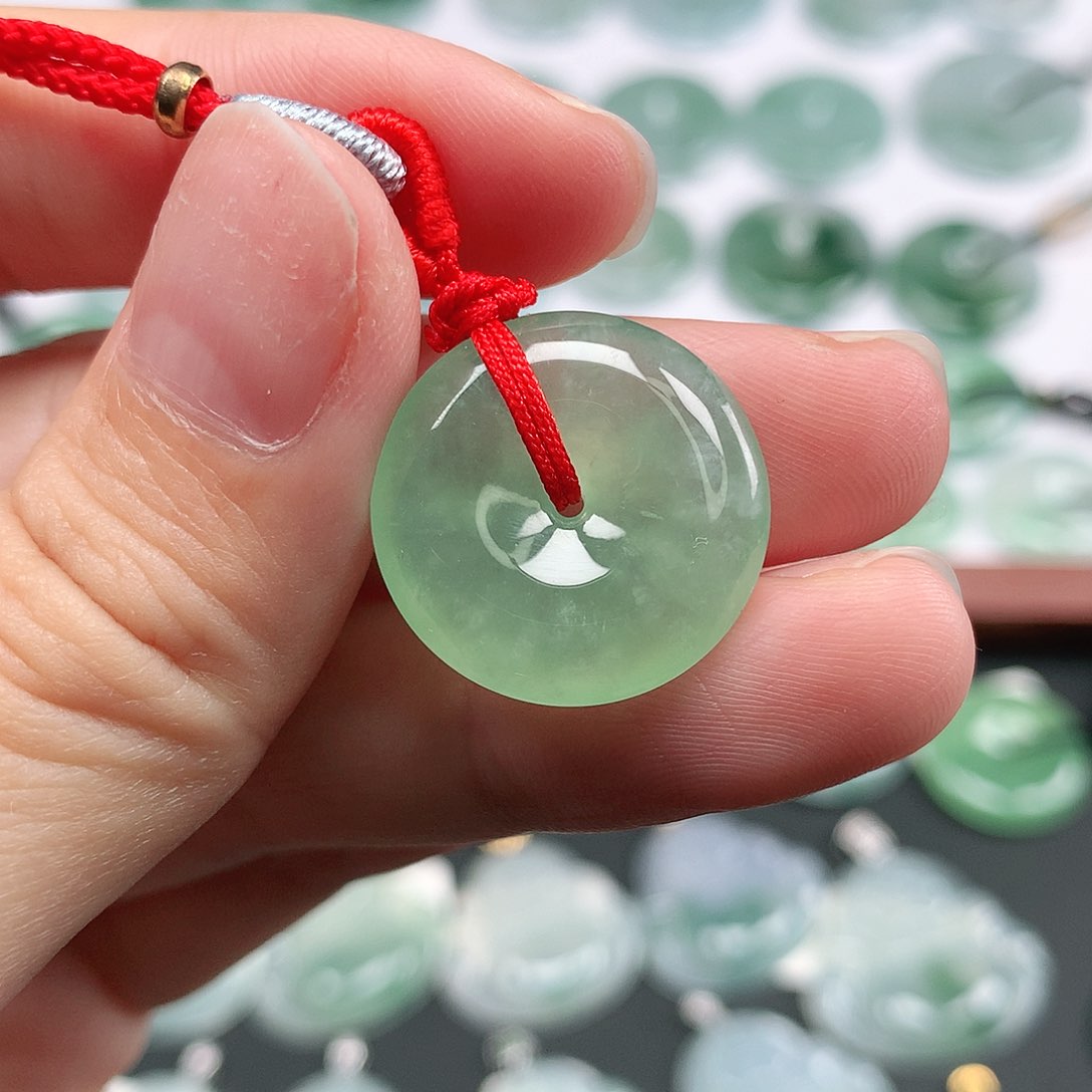 翡翠颈饰未镶嵌平安