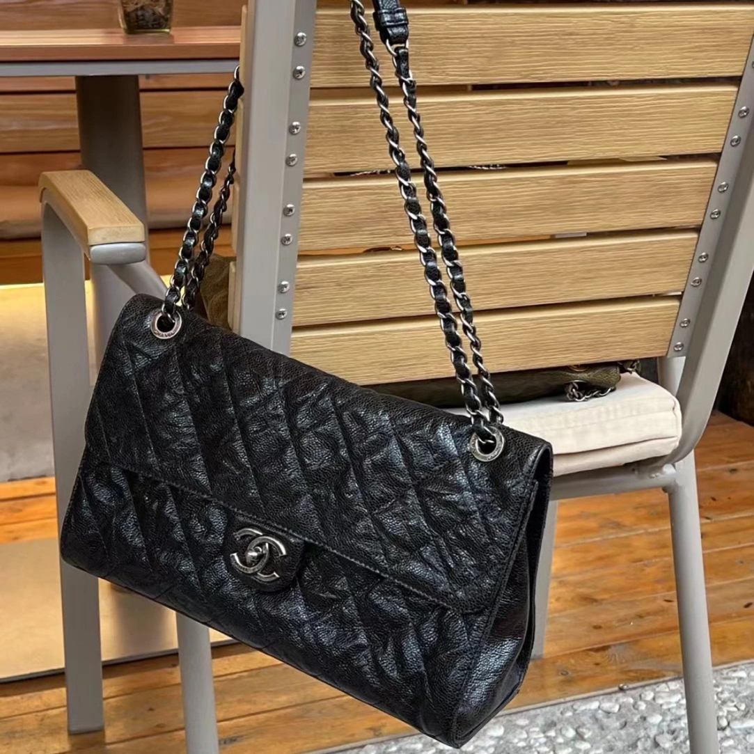 95新 Chanel/香奈儿 鱼子酱机场包黑色牛皮单肩包 18开 银扣09241