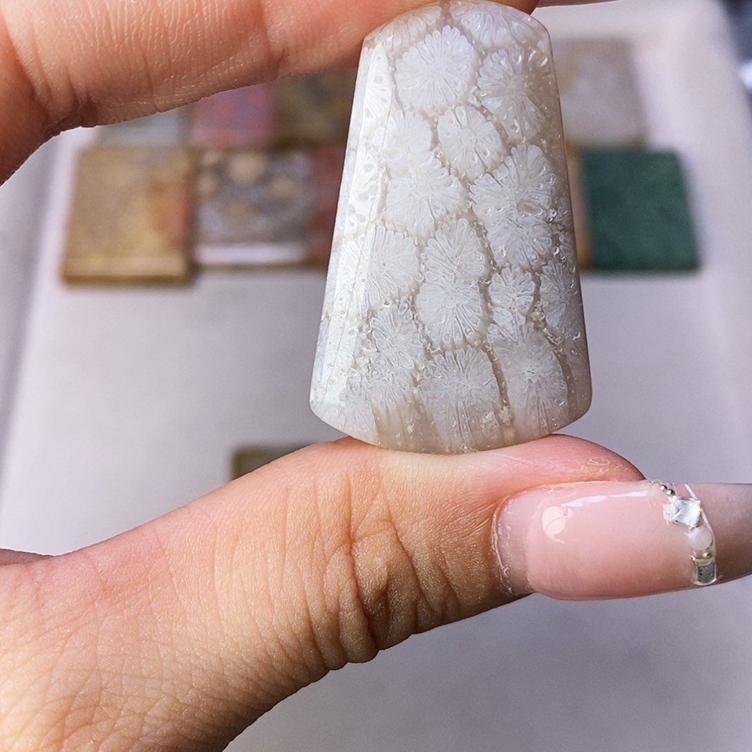 硅化玉颈饰合金巧*儿吊坠