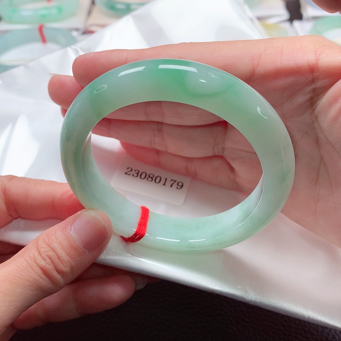 翡翠手镯未镶嵌天然A货翡翠手镯