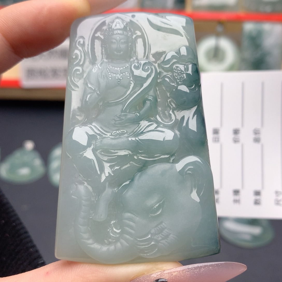 翡翠未镶嵌颈饰普贤菩萨