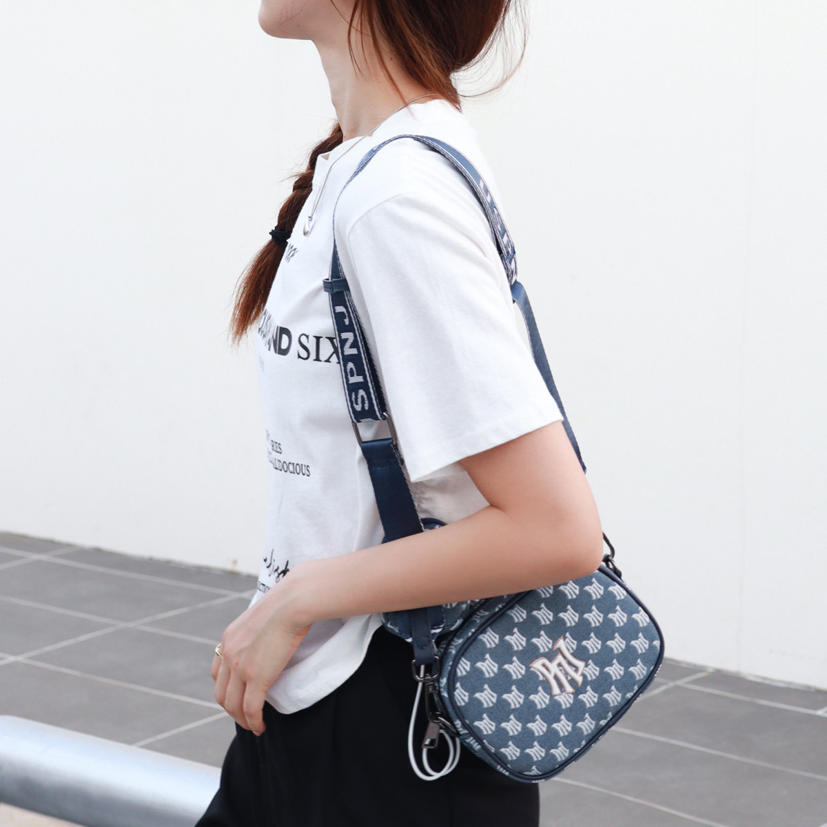 刺绣斜挎腰包相机包女士休闲百搭PL1H1011