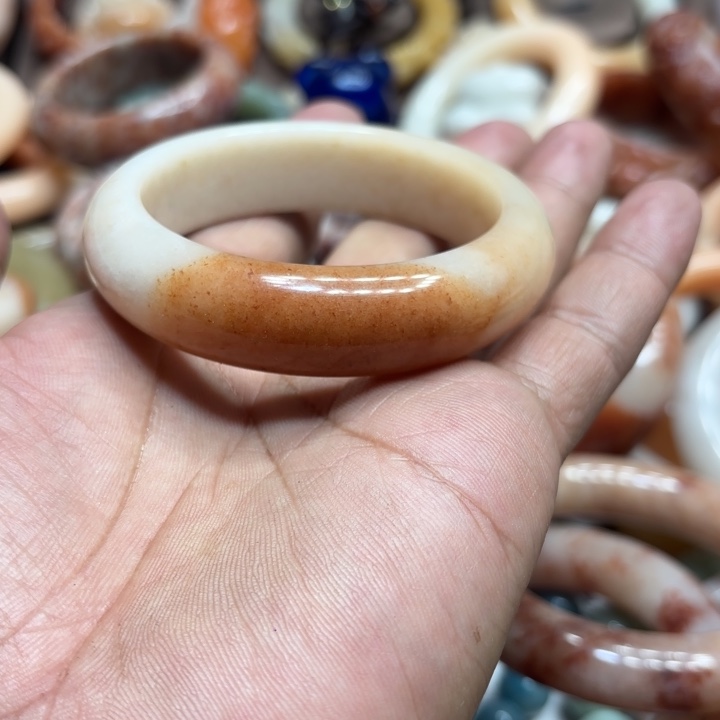 清***雅石英质玉未镶嵌手镯