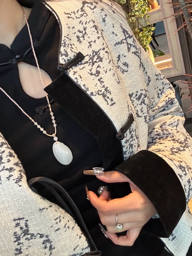 和田玉俄料白玉特细竹节吊坠竹报平安节节高