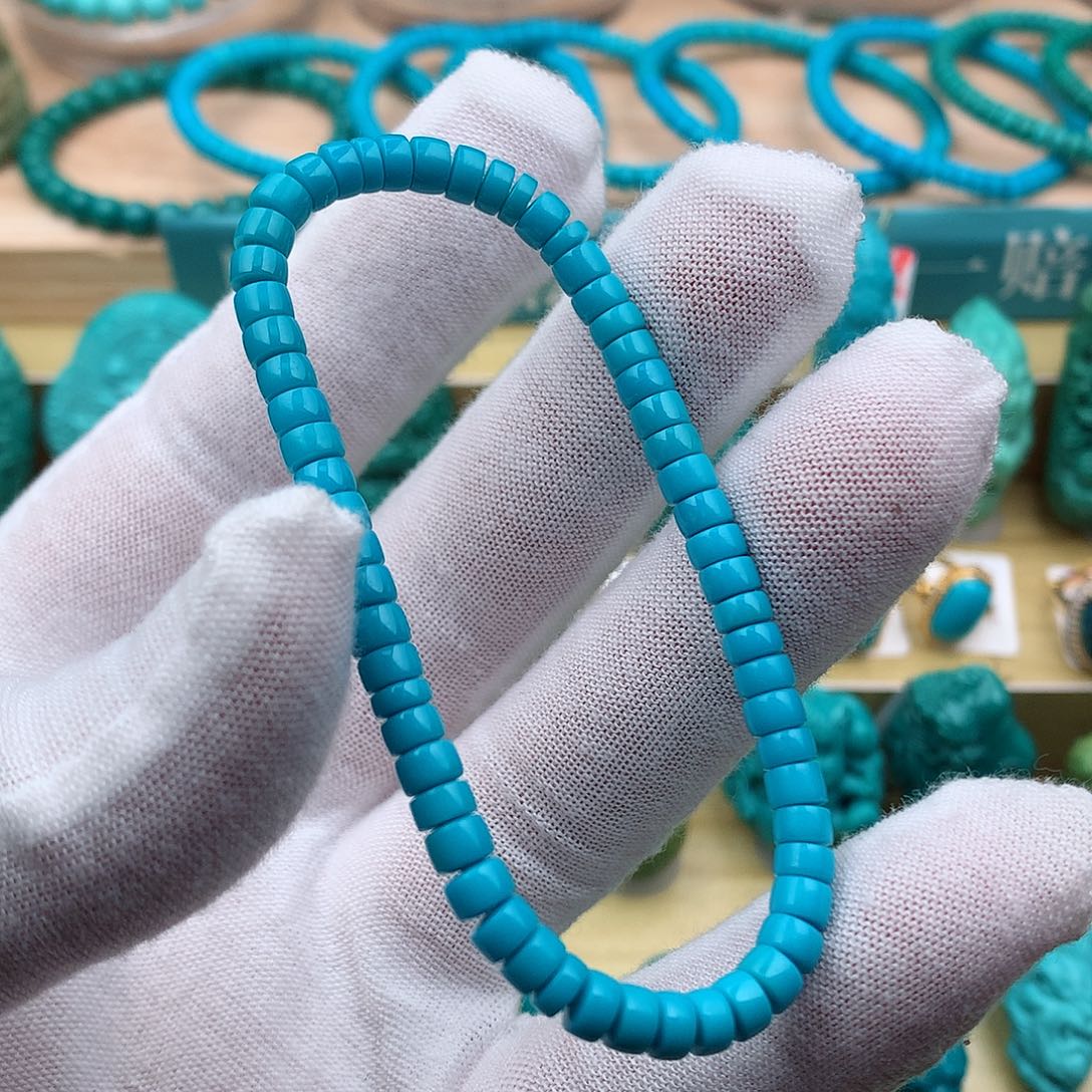 绿松石颈饰未镶嵌