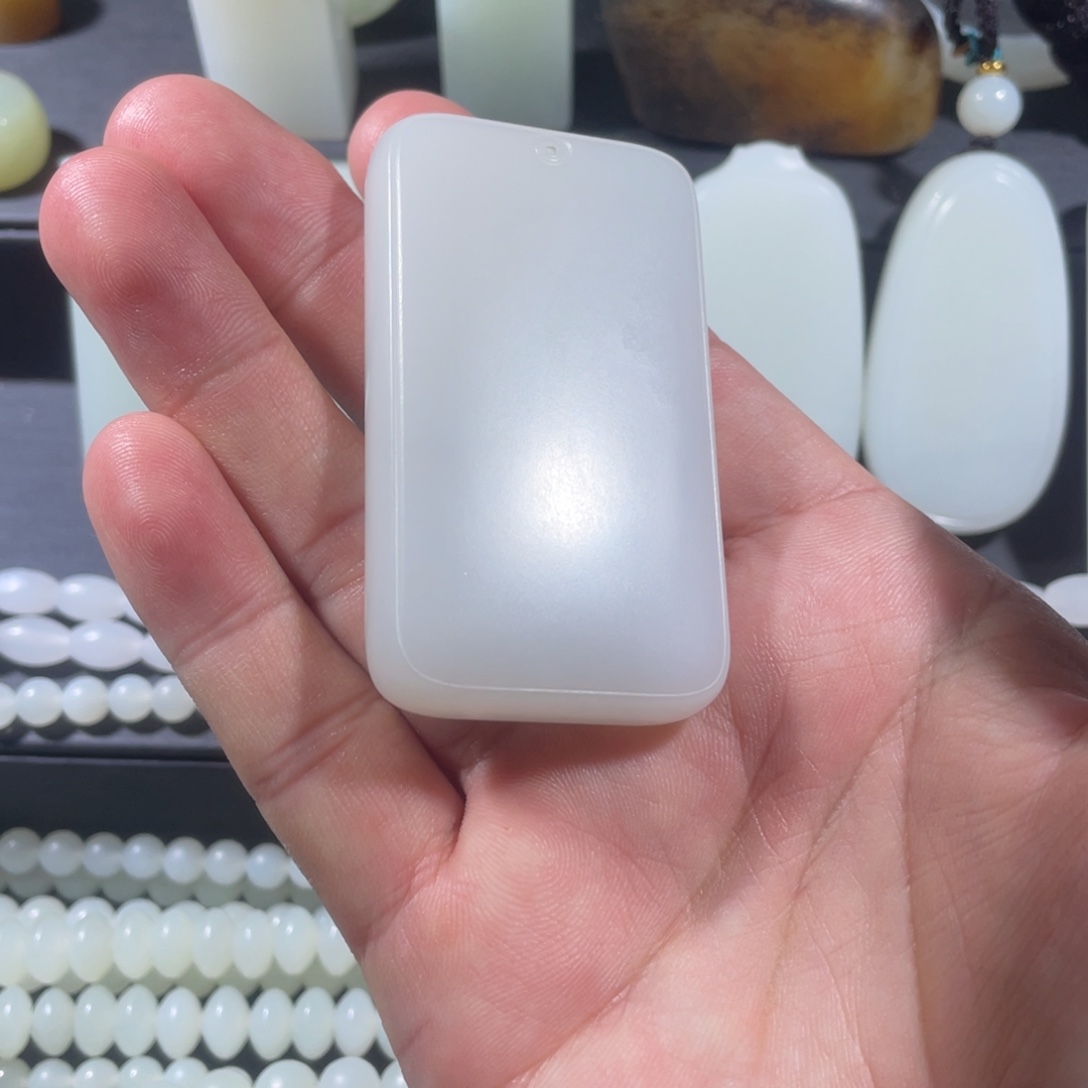 和田玉未镶嵌颈饰无事牌