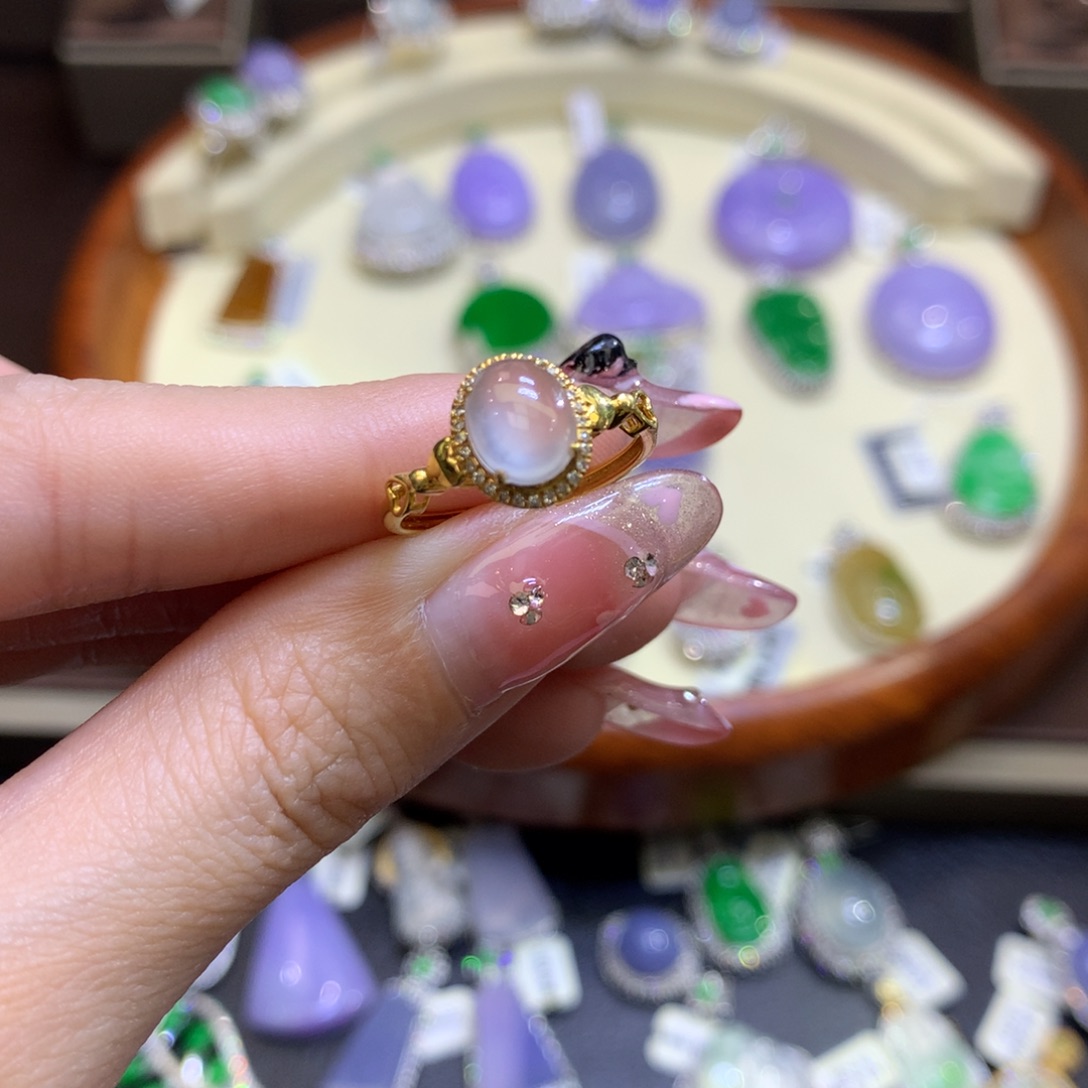 翡翠颈饰18K金镶嵌翡翠