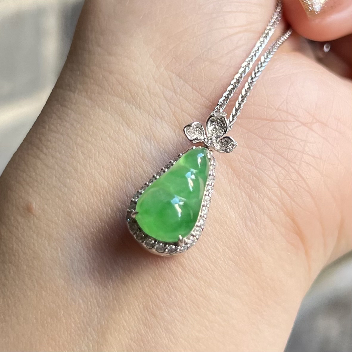 18k金镶嵌翡翠满色福豆吊坠精致