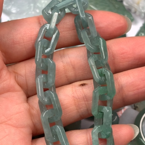 翡翠颈饰未镶嵌翡翠