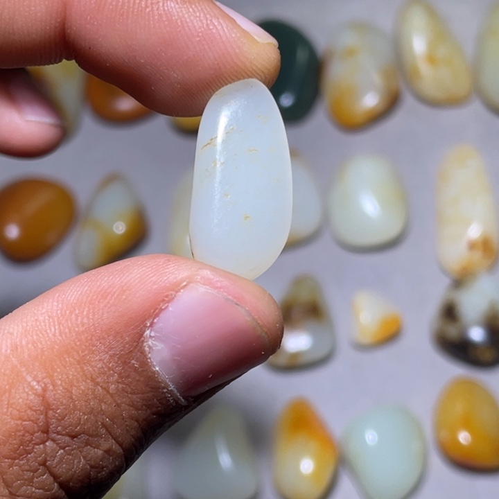 和田玉颈饰未镶嵌2.9克