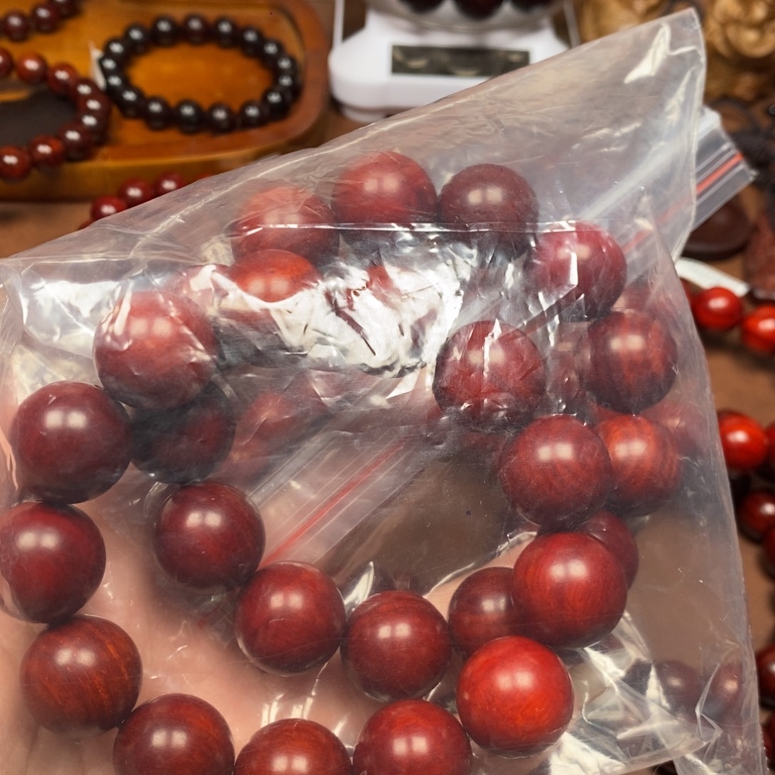 用***3檀香紫檀（小叶紫檀）1.8手持