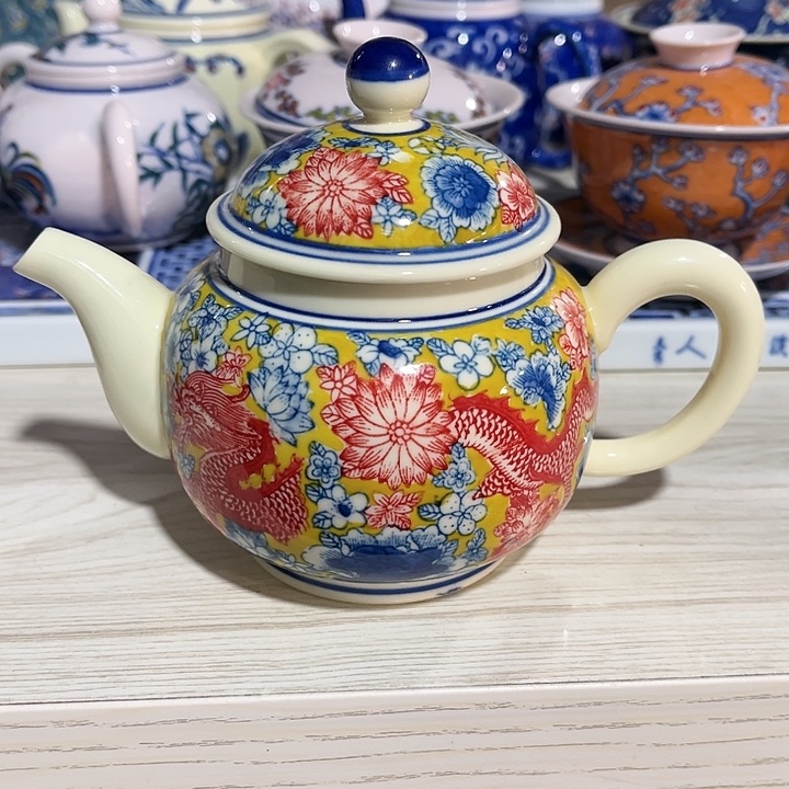 瓷片景德镇陶瓷茶壶。黄。