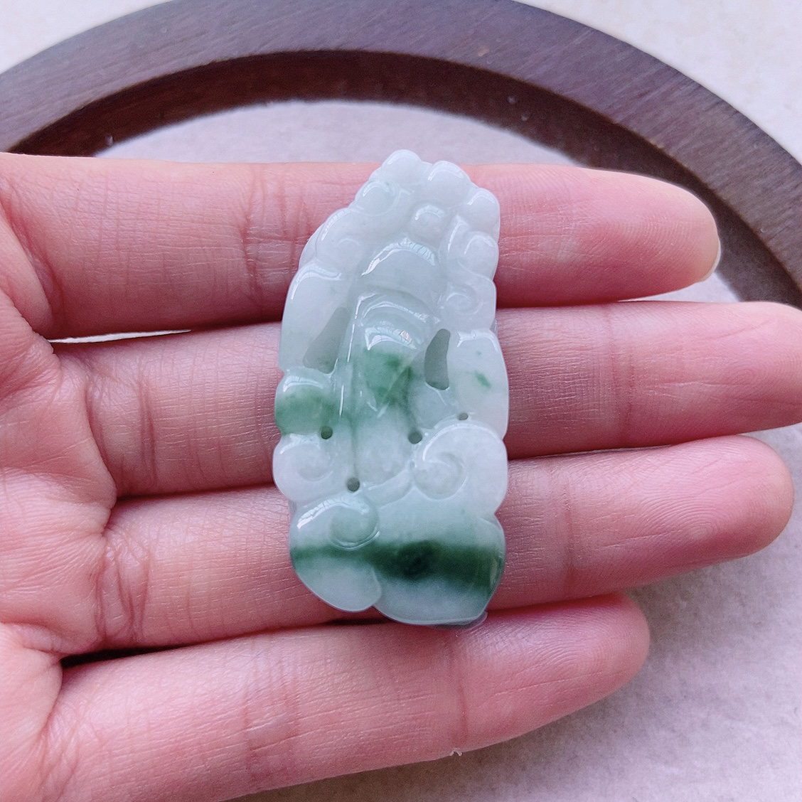 精雕飘蓝花貔貅吊坠缅甸天然翡翠A货 尺寸41.3×18.6×12.2mm