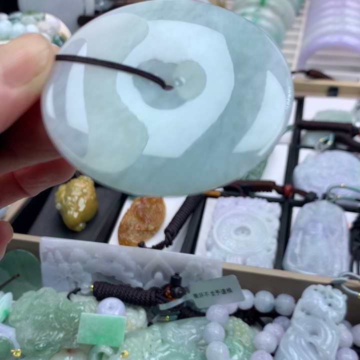 翡翠颈饰未镶嵌吊坠