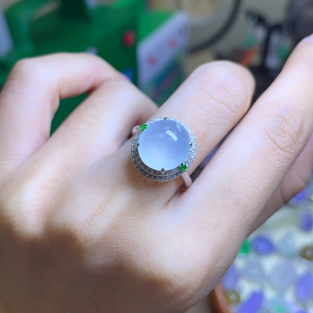 翡翠颈饰18K金镶嵌翡翠