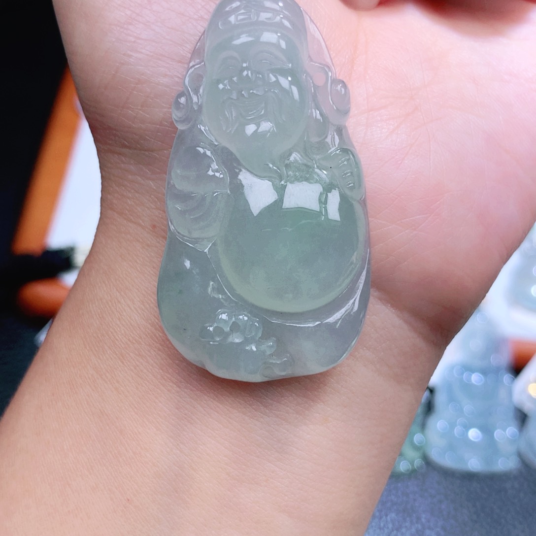 翡翠未镶嵌颈饰财神爷