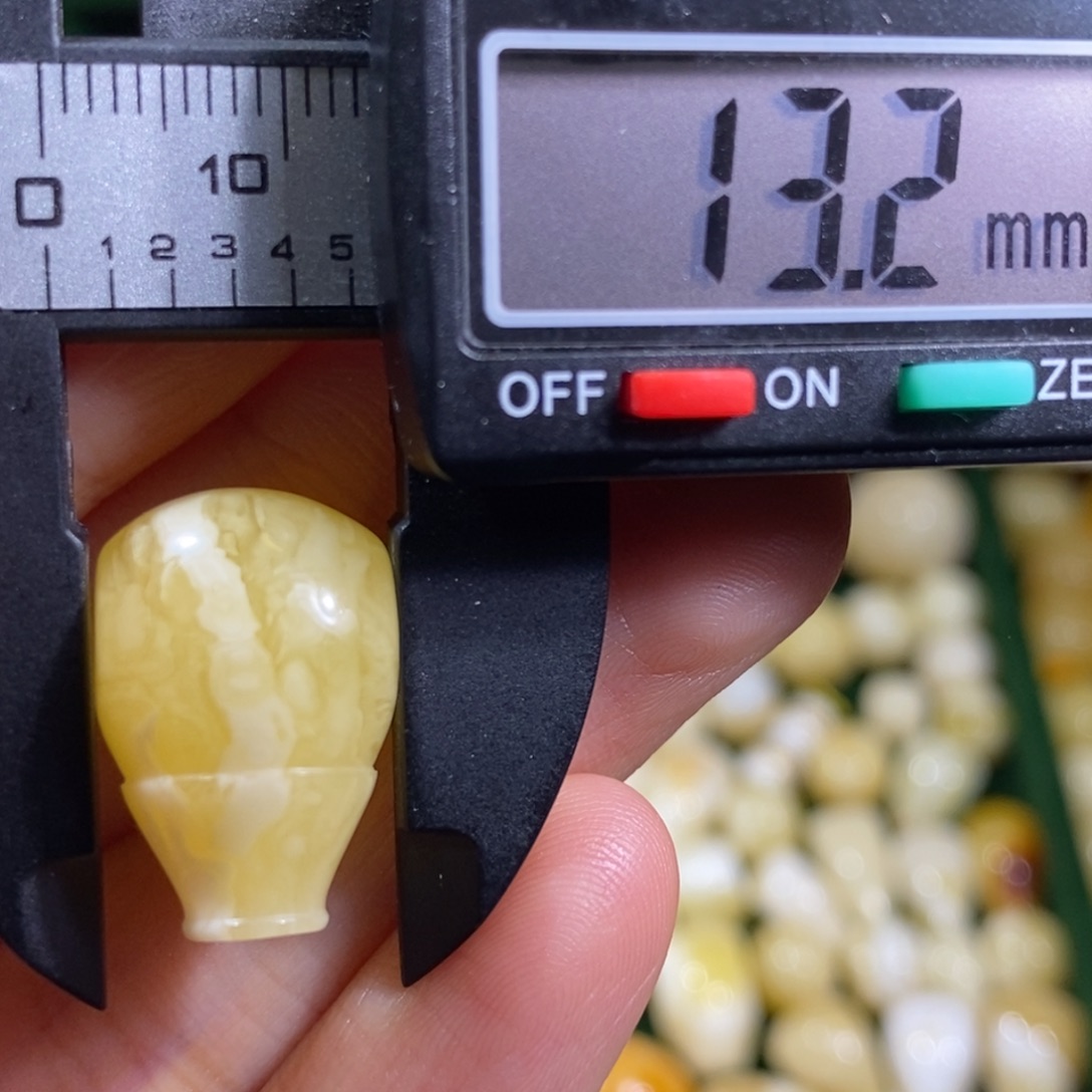 蜜蜡未镶嵌裸石配饰