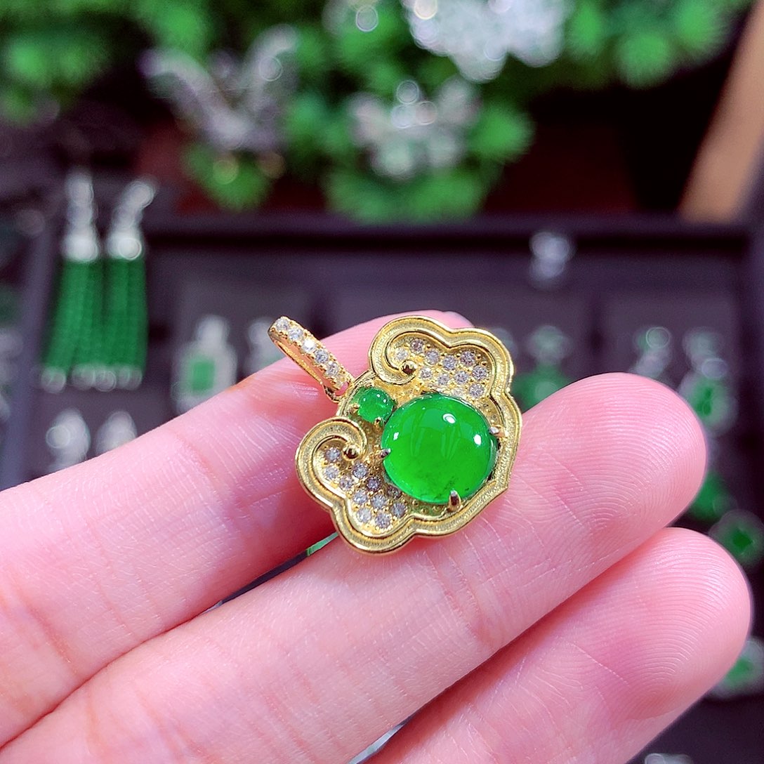 颈饰未镶嵌翡翠天然