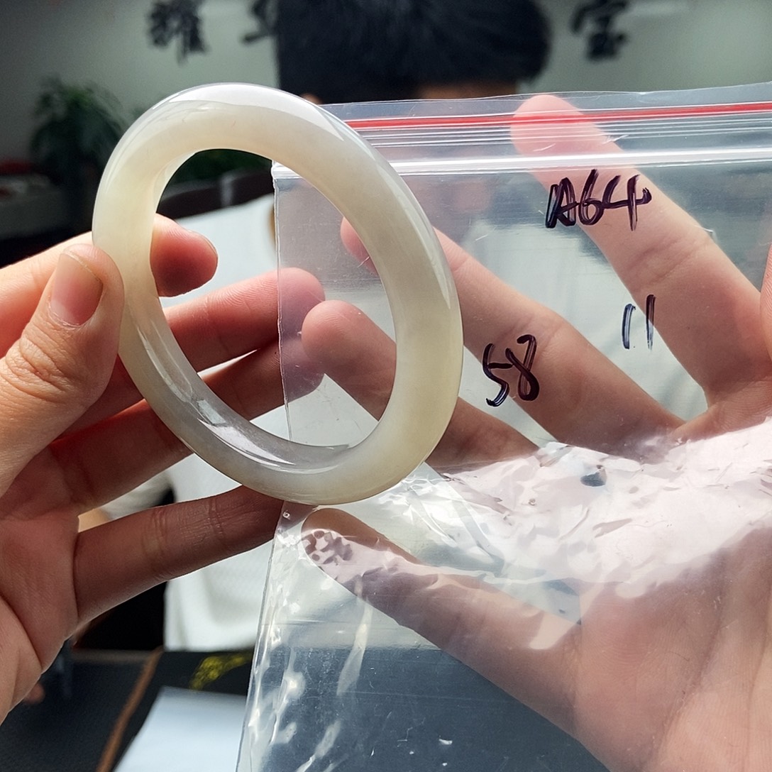 和田玉未镶嵌手镯拍一发一