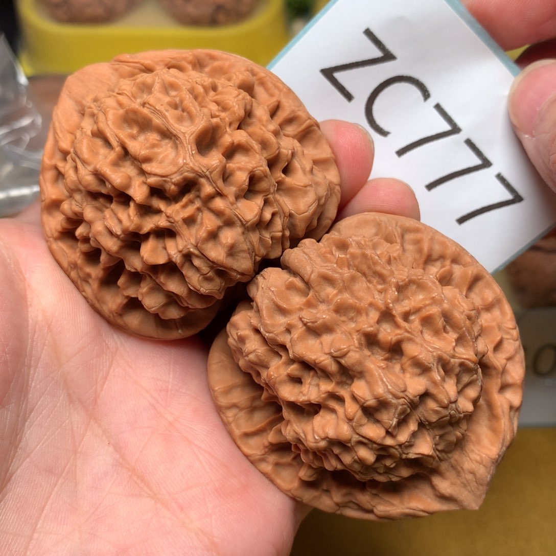 文玩核桃把件麒麟官帽52