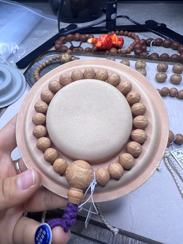 11.0mm实心籽，皮质细腻，油性十足，小飞碟