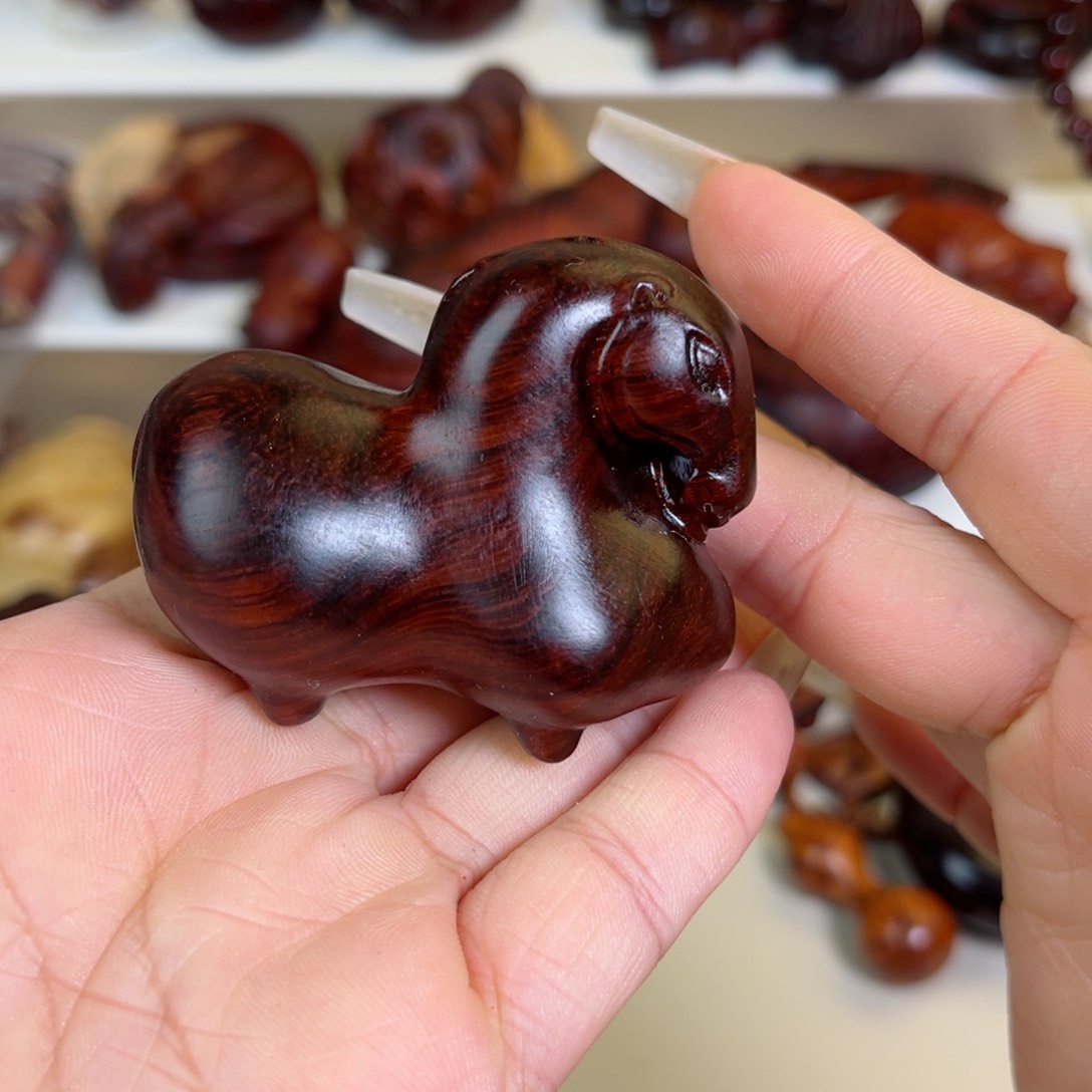 木东非紫檀唐马一个