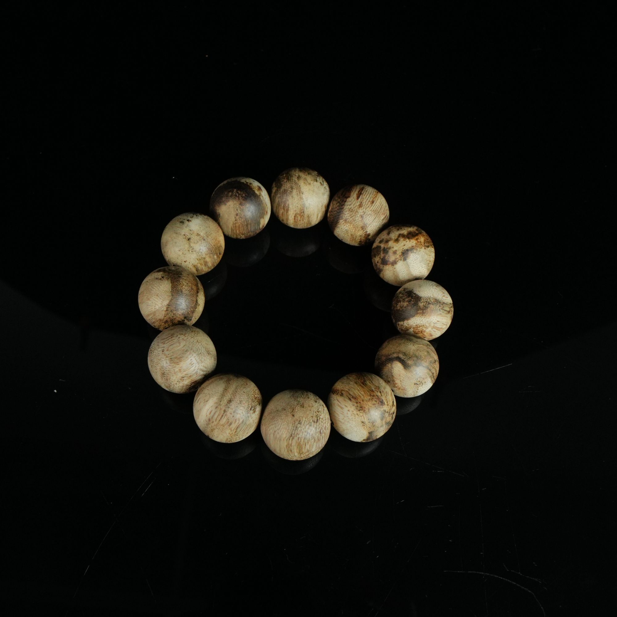 A8872 马来西亚虫漏虎斑纹沉香大手串 2.12cm  36.07g