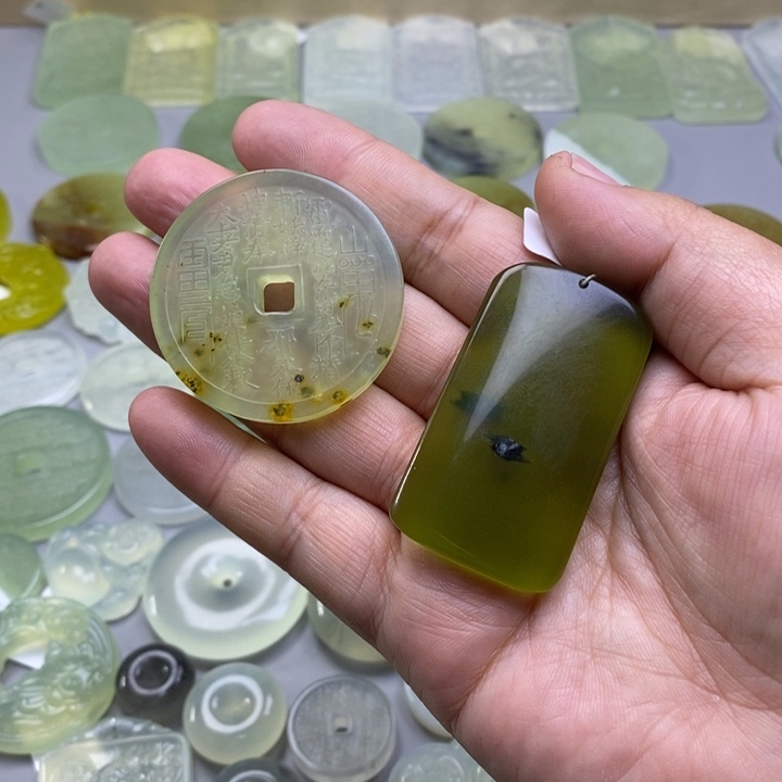 蛇纹石玉颈饰未镶嵌半*闲