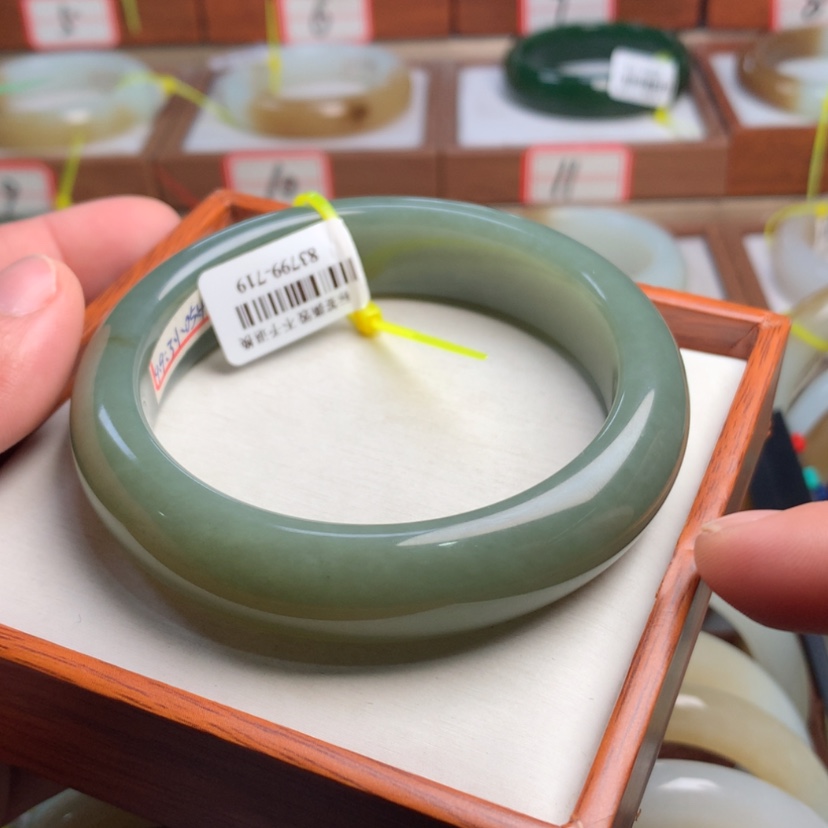 【闪购商品】和田玉手镯未镶嵌6.45