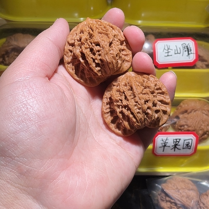 文玩核桃把件盘龙纹4.4