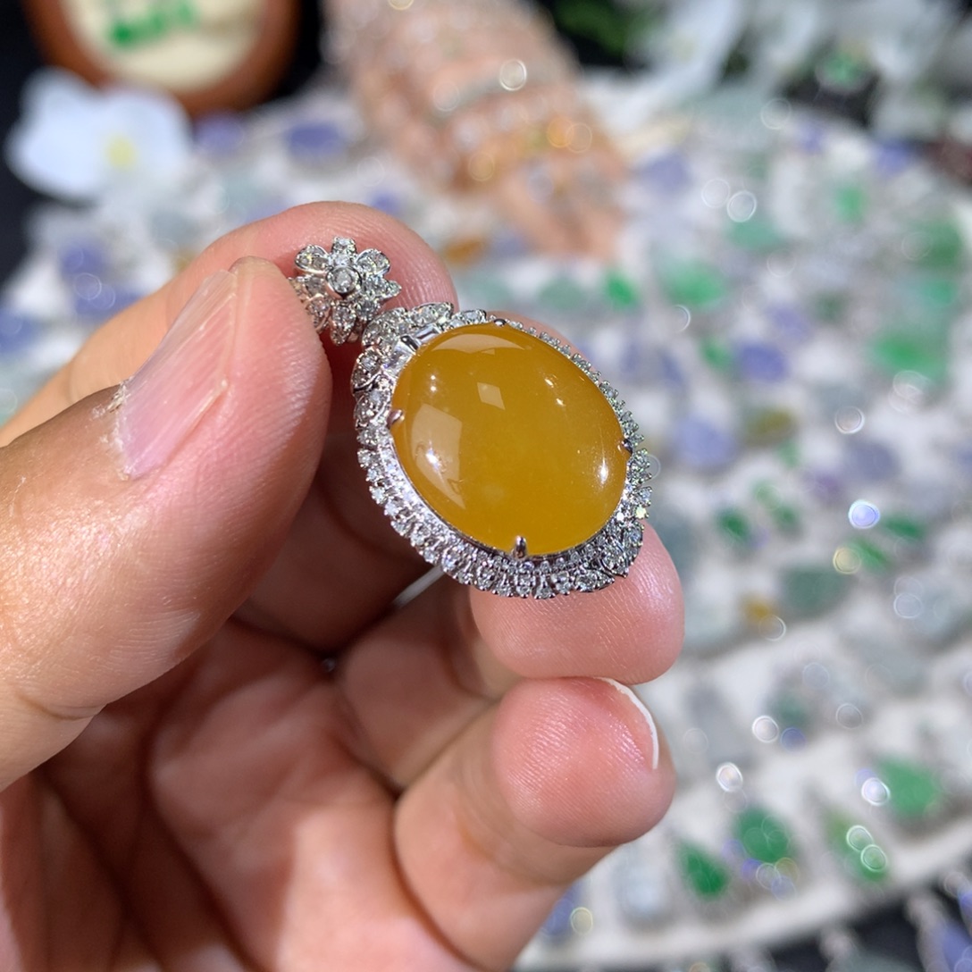 吊坠(不含链)18K金镶嵌翡翠