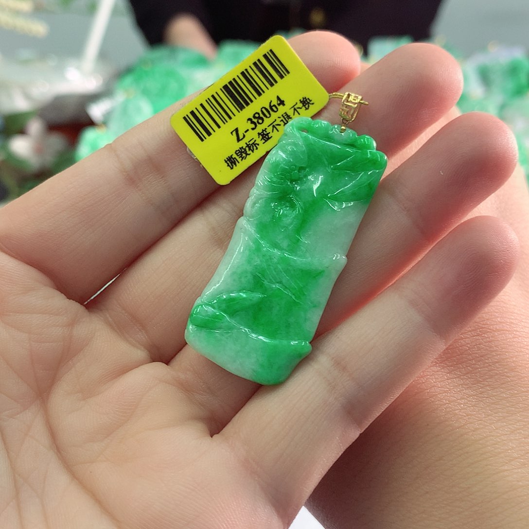 翡翠吊坠(不含链)18K金镶嵌