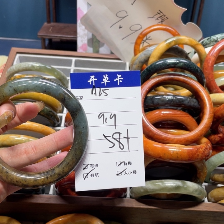 蛇纹石玉手镯未镶嵌曦