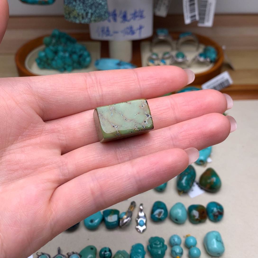 绿松石未镶嵌珠宝奇石