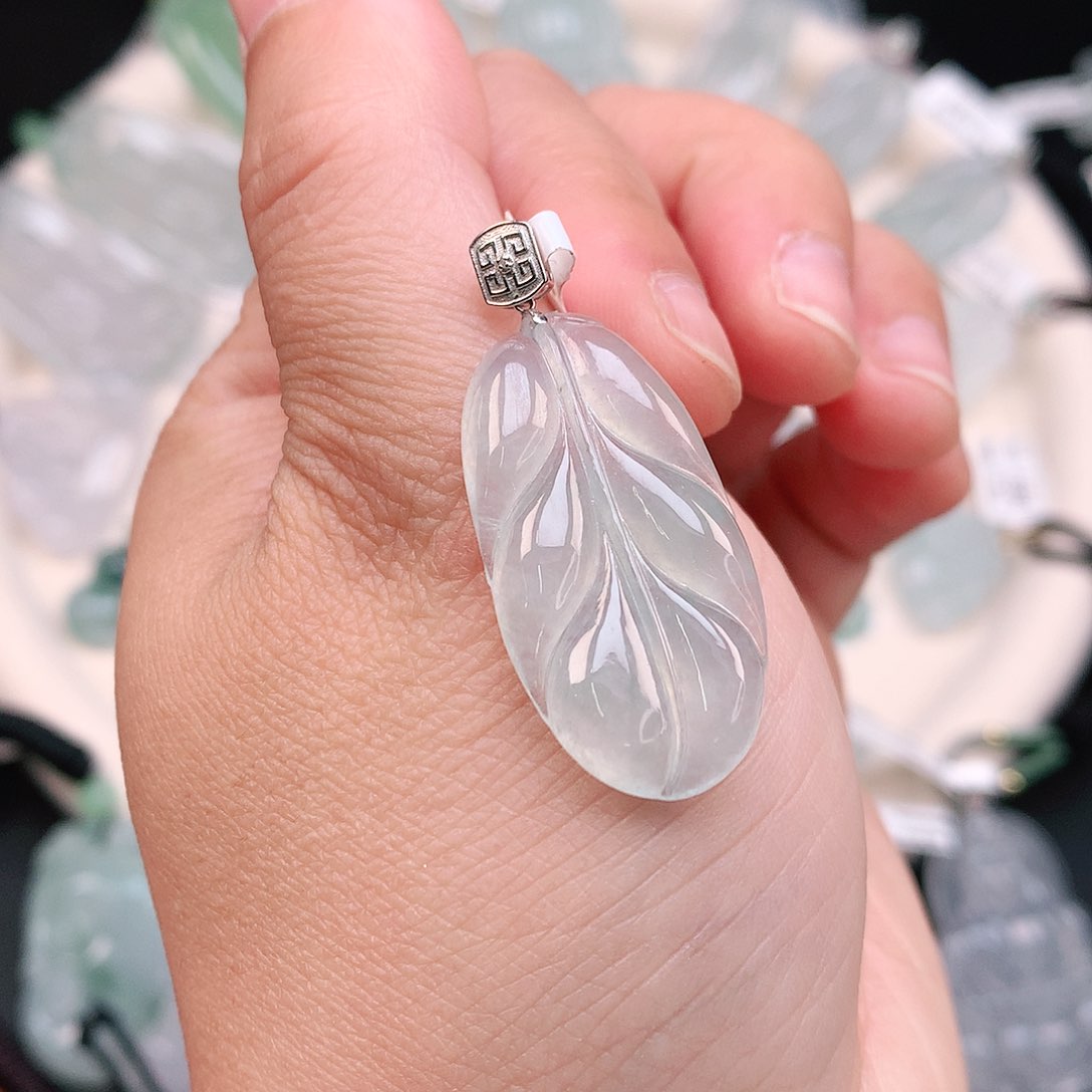 翡翠颈饰18K金镶嵌冰晴芭蕉叶