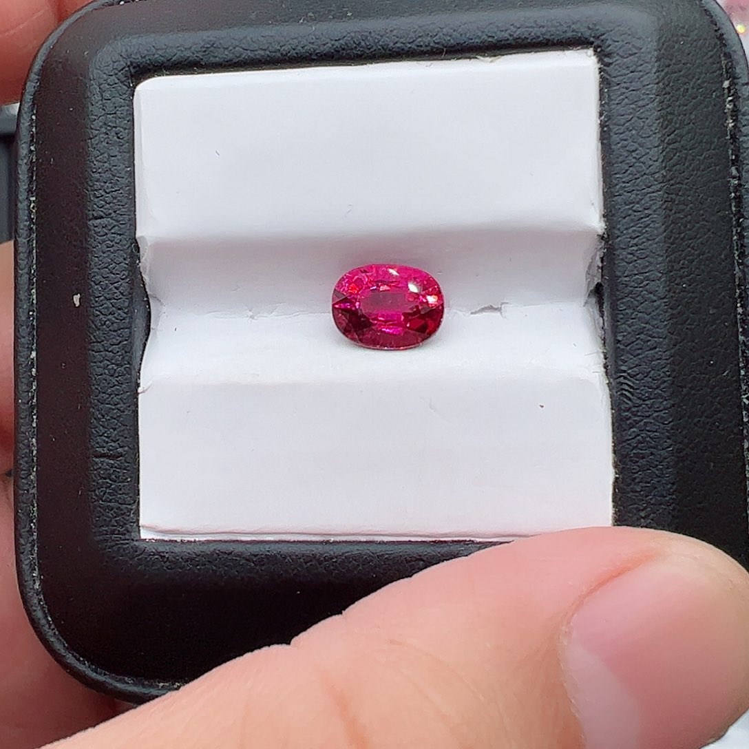 红色碧玺1.53克拉卢比来裸石未镶嵌