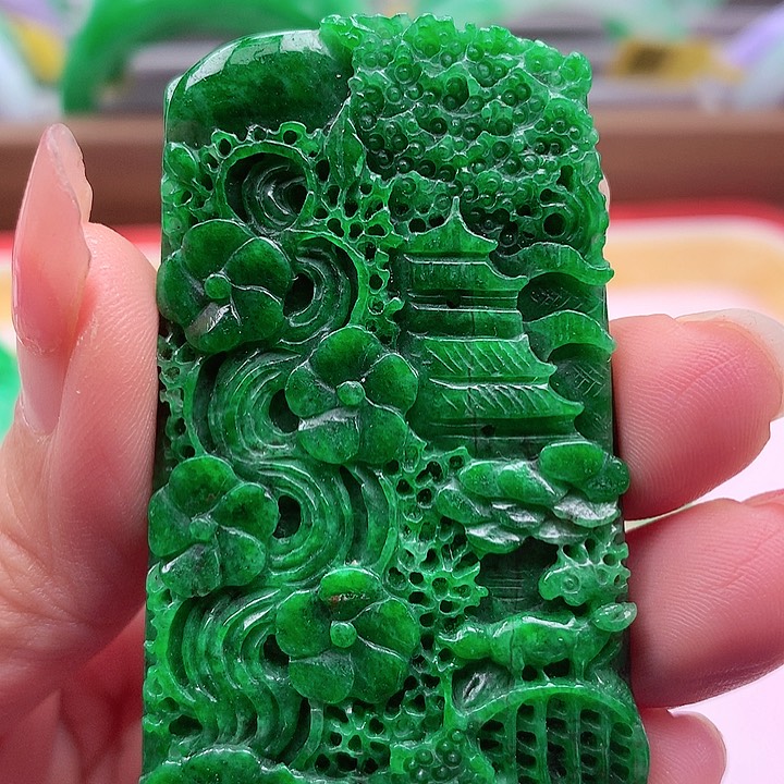 翡翠颈饰未镶嵌翡翠
