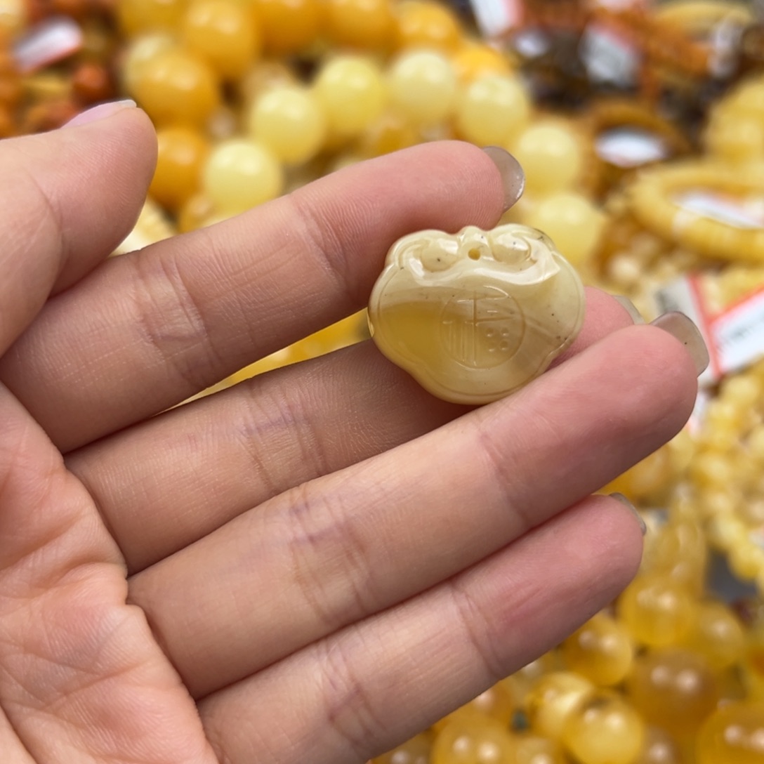 未镶嵌琥珀珠宝奇石