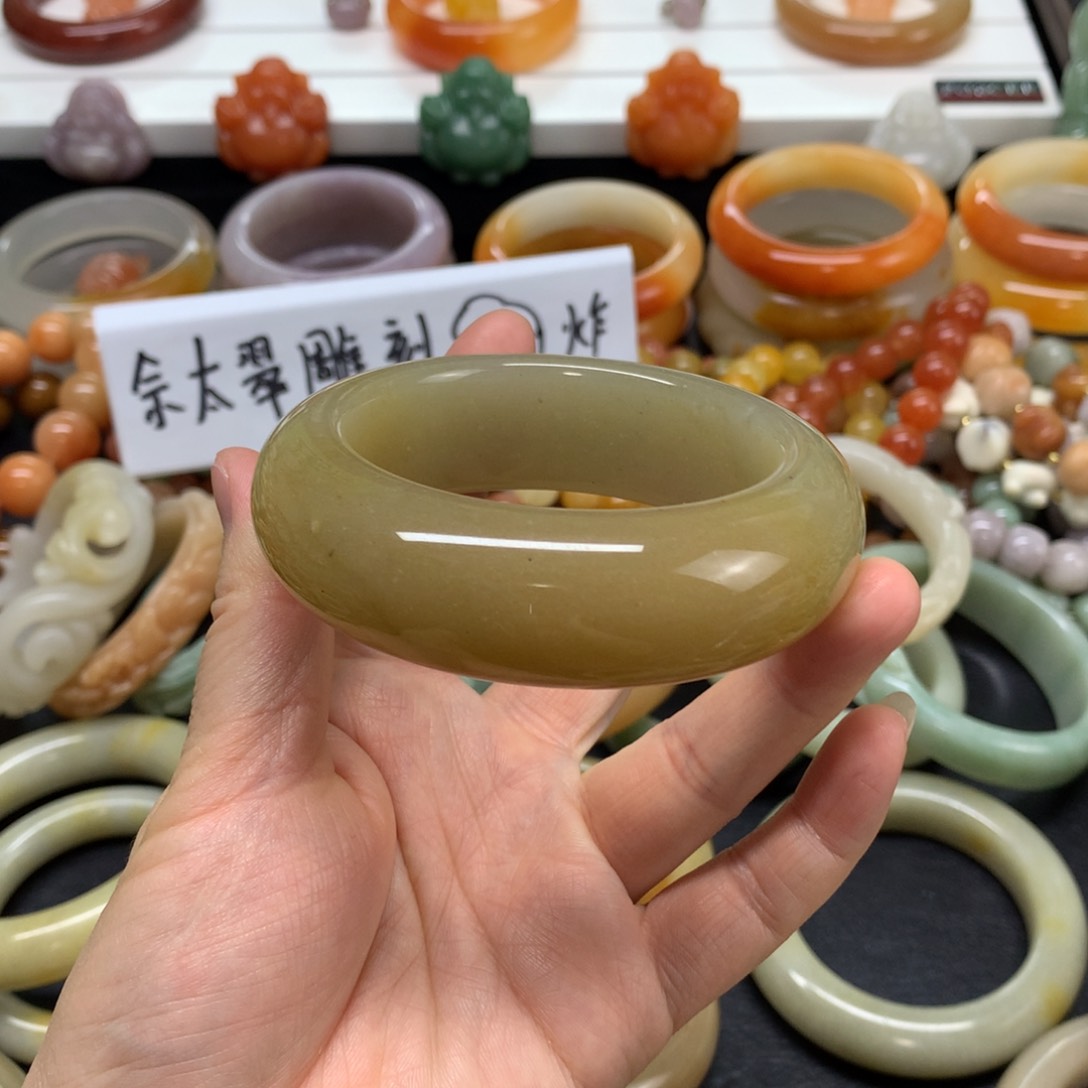 石英质玉未镶嵌手镯
